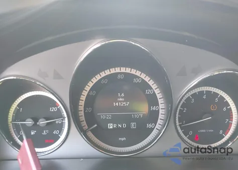 2011 Mercedes-Benz C 300 Luxury/Sport z USA, uszkodzony, nr VIN WDDGF5EB0BA447581